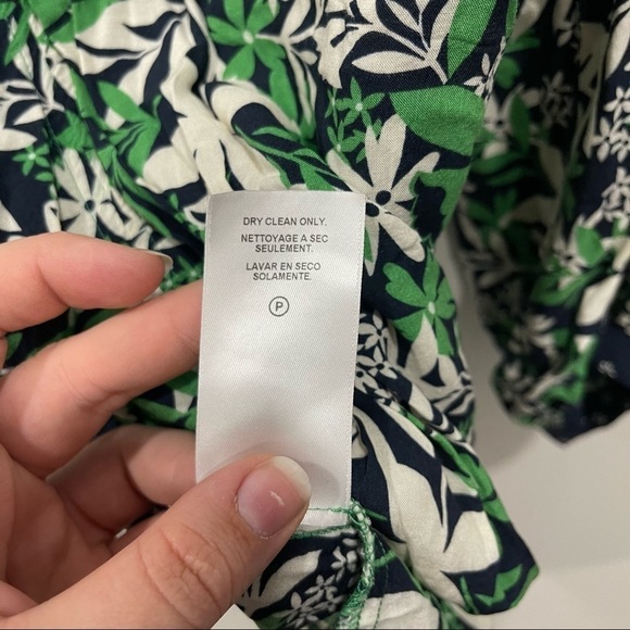 Velvet Graham & Spencer Green Blue Leaf Printed Blouse V-Neck - Picture 6 of 8